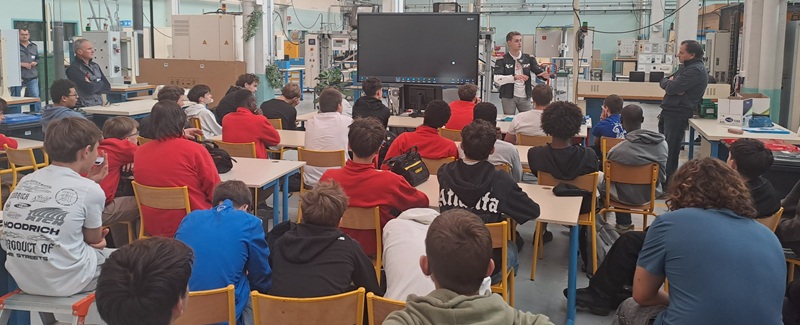 Un ancien élève à la rencontre des Bac Pro MELEC 1 20251002 143406