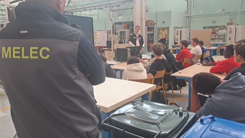 Un ancien élève à la rencontre des Bac Pro MELEC 2 20251002 144609